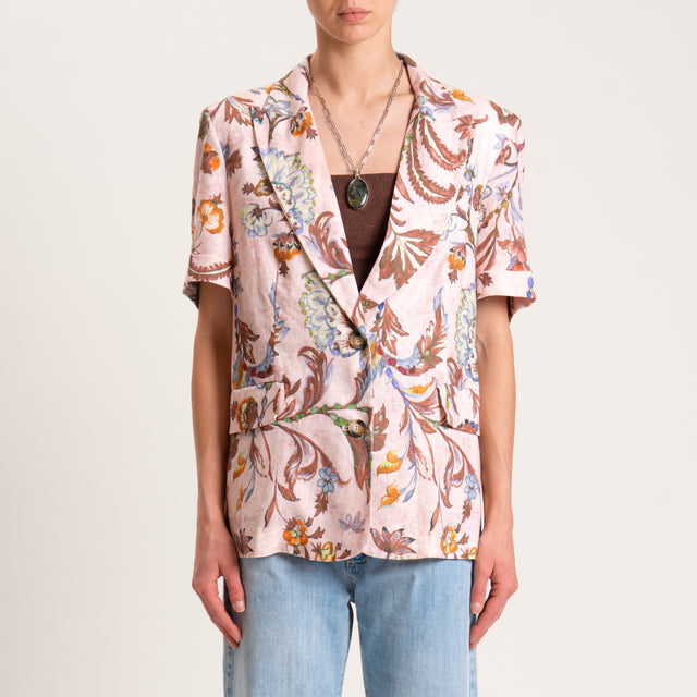 Chaqueta de mezcla de lino con estampado floral en color rosa, marrón oscuro y verde.