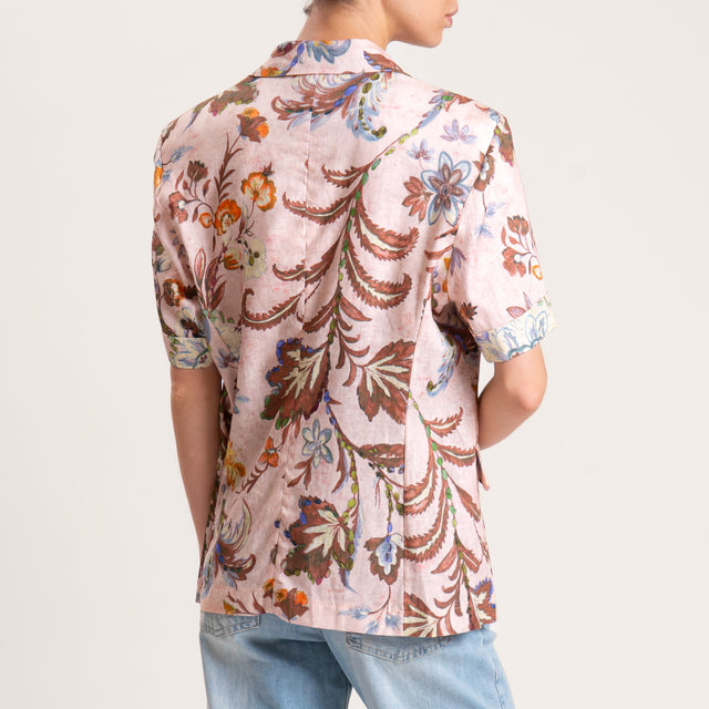 Chaqueta de mezcla de lino con estampado floral en color rosa, marrón oscuro y verde.
