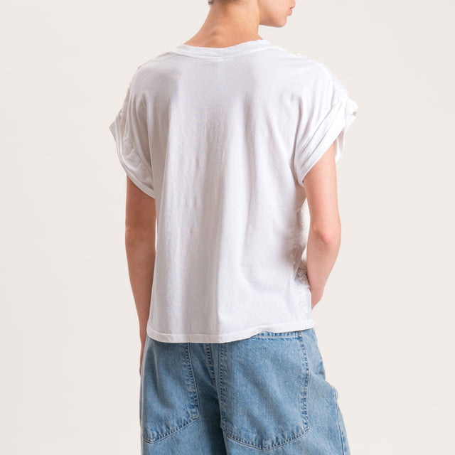 Tensione in-T-shirt con fioir ricamati - panna