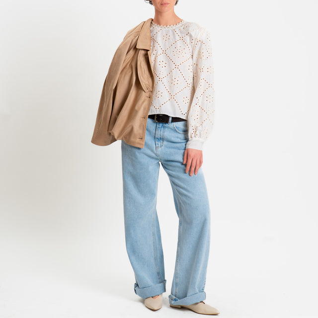 Tensione in-Blusa traforata con ricami - burro