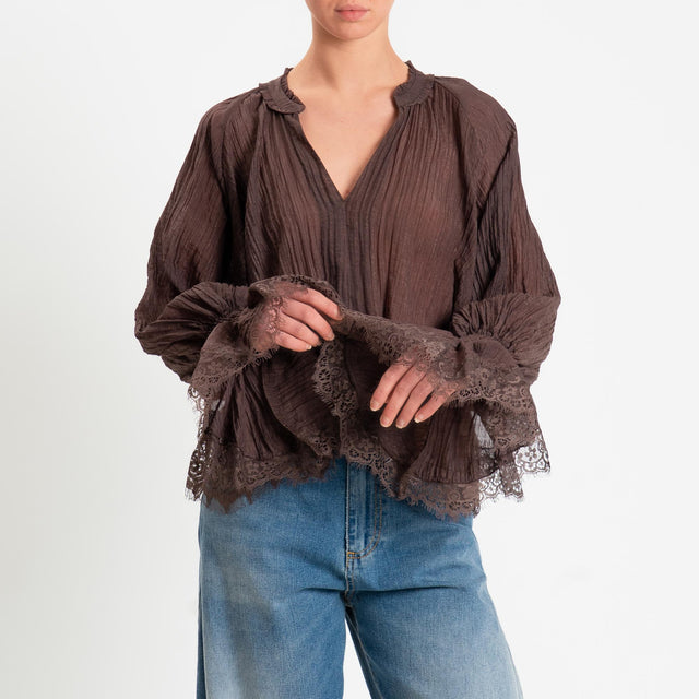 Tensione in-Blusa scollo v tessuto goffrato con pizzo - moro