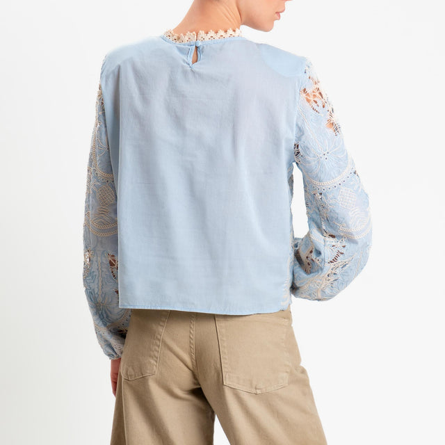 Tensione in-Blusa ricamata con spalline - cielo/burro