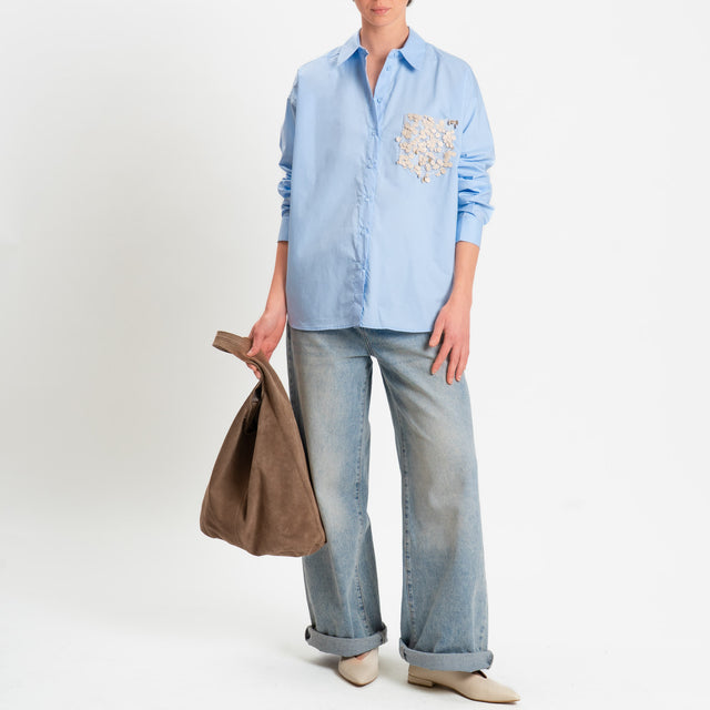 Tensione in -Camicia con taschino paillettes - cielo
