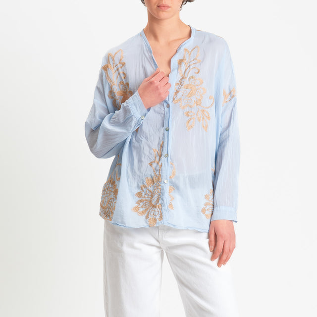 Tensione in-Camicia mussola misto seta con ricami - cielo/biscotto