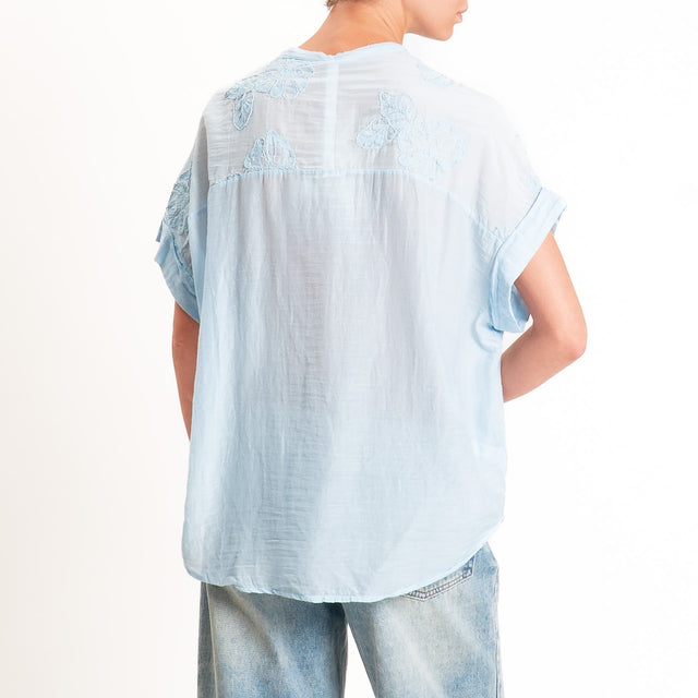 Tensione in-Camicia mussola con ricami - sky