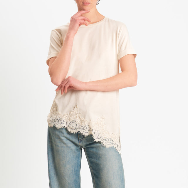 Tensione in-T-shirt asimmetrica con pizzo - burro