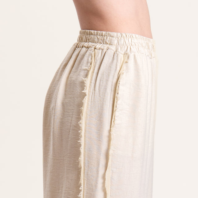 Pantalón de viscosa con cintura elástica y estampado en relieve - arena
