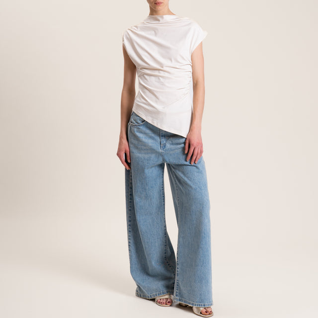Tensione in-T-shirt smanicata ripresa laterale - burro