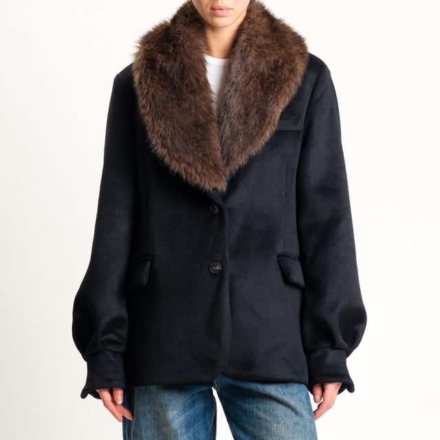 Tensione in- Giacca in velour con ecopelliccia - Nero