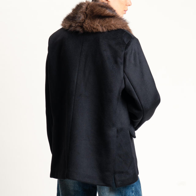 Tensione in- Giacca in velour con ecopelliccia - Nero