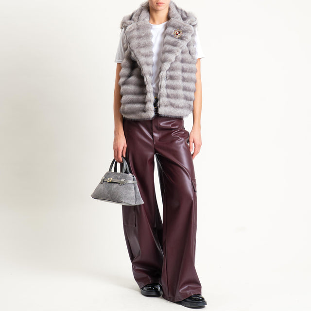 Tensione in-Gilet ecopelliccia con spilla - grigio