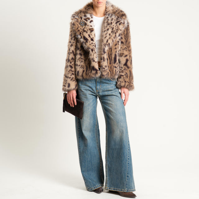 Tensione in-Ecopelliccia animalier con spilla - beige/latte/moro
