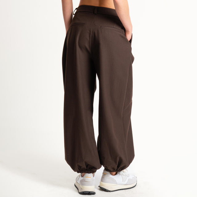 Tensione in- Pantalone baloon gessato con pinces - moro