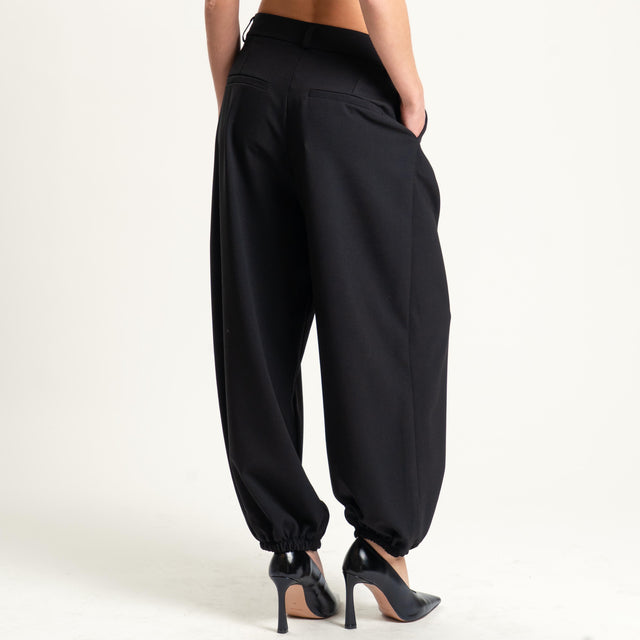 Tensione in- Pantalone baloon con pinces - Nero