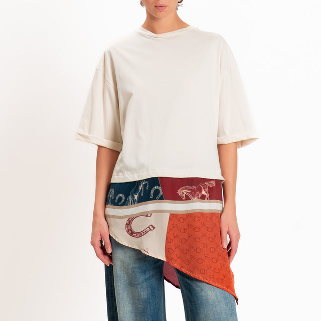 Tensione in-T-shirt asimmetrica doppiotessuto - burro/sand/vino
