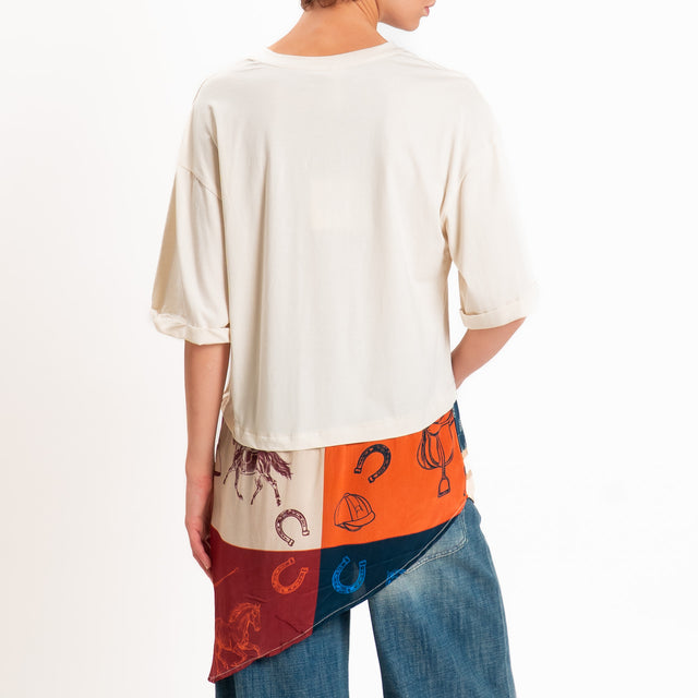 Tensione in-T-shirt asimmetrica doppiotessuto - burro/sand/vino