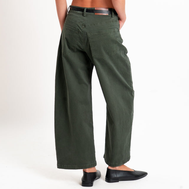 Tensione in-Pantalone cropped con cintura - verde bosco