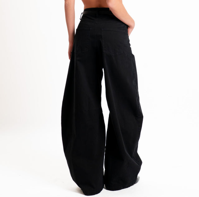 Tensione in-Pantalone LOUVRE barrel con cintura - nero