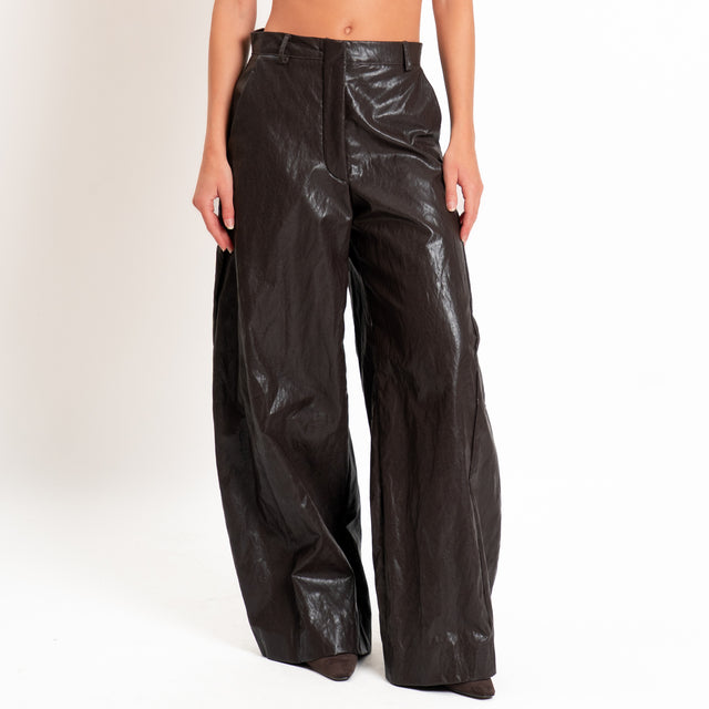 Tensione in-Pantalone barrel similpelle - moro