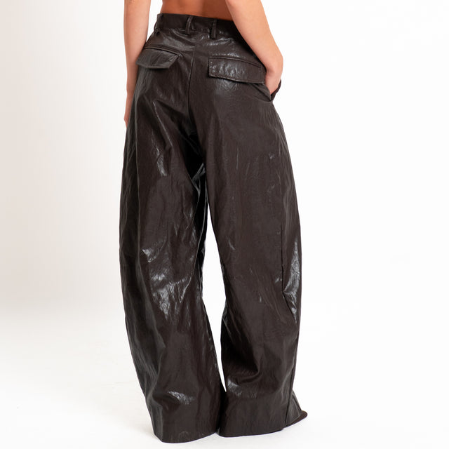 Tensione in-Pantalone barrel similpelle - moro