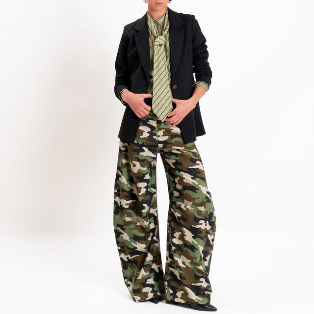 Tensione in-Pantalone barrel wide leg camouflage - militare/sand/nero