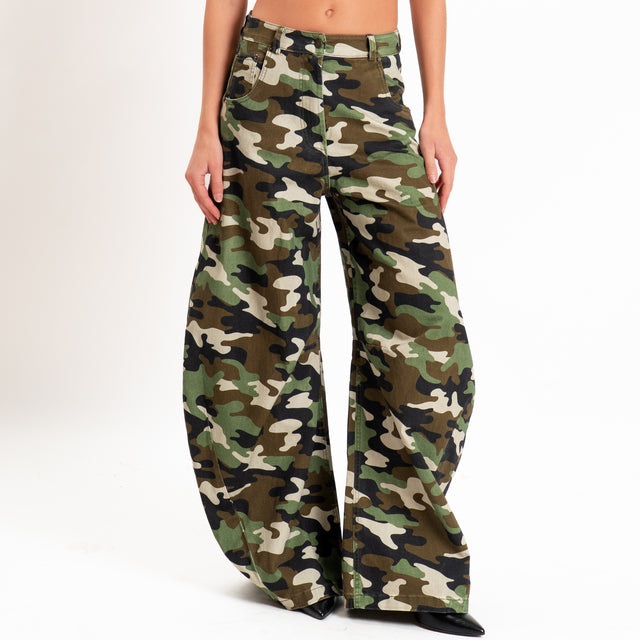 Tensione in-Pantalone barrel wide leg camouflage - militare/sand/nero