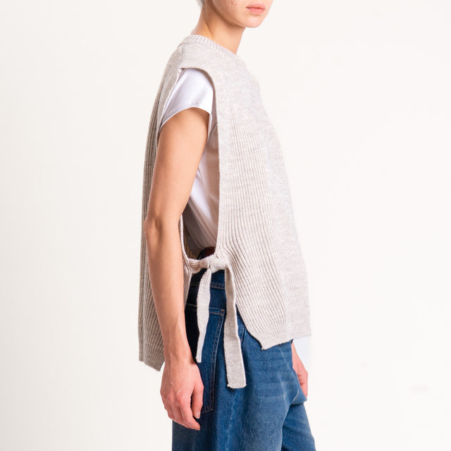 Tensione in-Gilet misto alpaca con lacci laterali - gesso