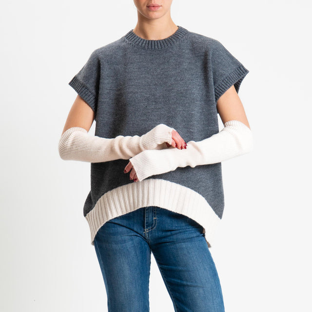 Tensione in-Gilet stondato con manicotti misto lana - charcoal/off white