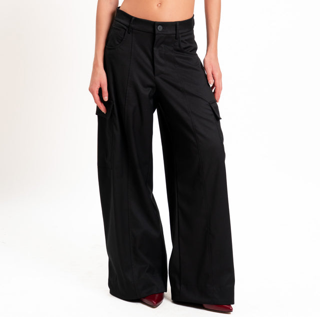Tensione in-Pantalone cargo wide leg - nero