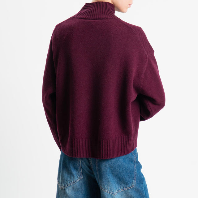 Tensione in-Maglia collo alto 100 % LANA - vino