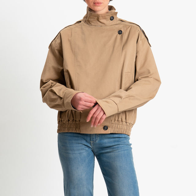 Vicolo-Bomber con chiusura asimmetrica - beige