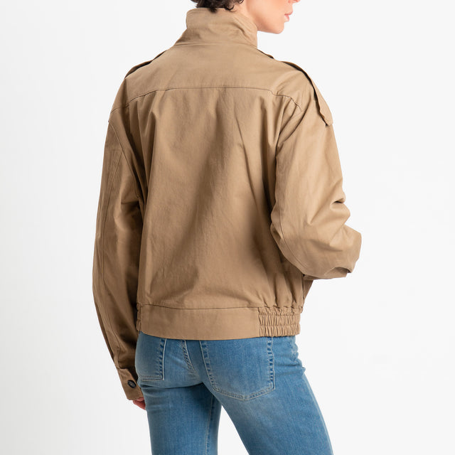 Vicolo-Bomber con chiusura asimmetrica - beige