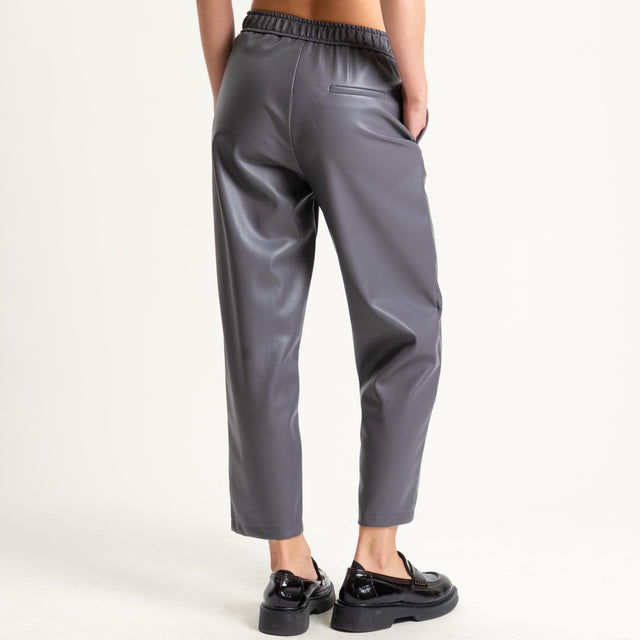 Vicolo-Pantalone carrot similpelle elastico dietro - piombo
