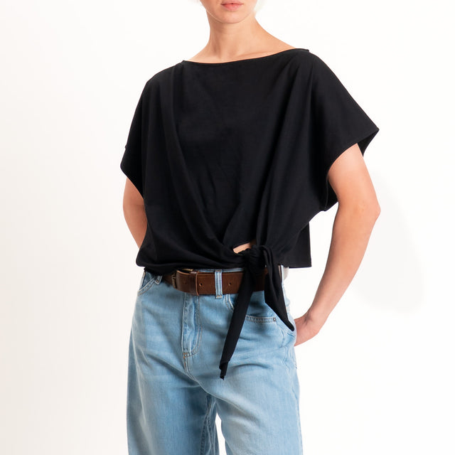 Vicolo-T-shirt scollo barca nodo davanti - nero