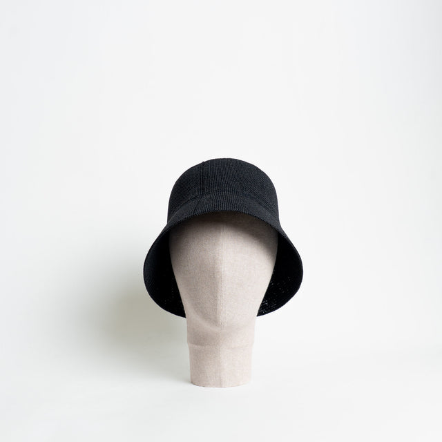 W by Whitemood-Bucket hat in rafia intrecciata - nero