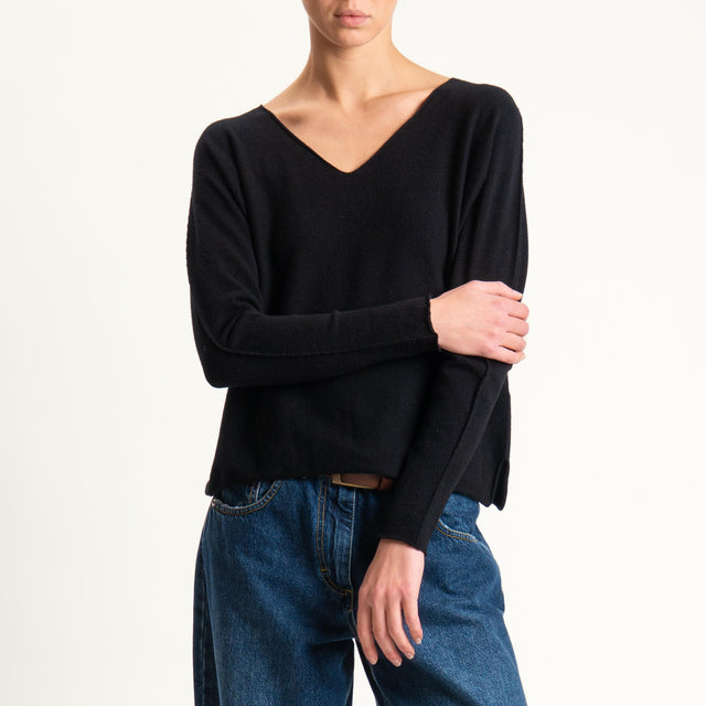 Zeroassoluto-Maglia scollo v con spacchi - nero