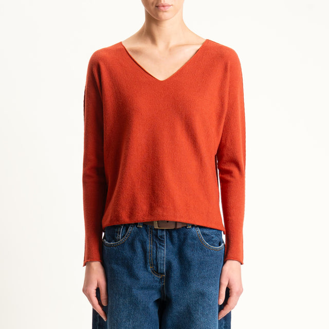 Zeroassoluto-Maglia scollo v con spacchi - ruggine