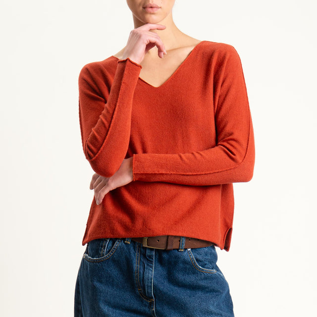 Zeroassoluto-Maglia scollo v con spacchi - ruggine