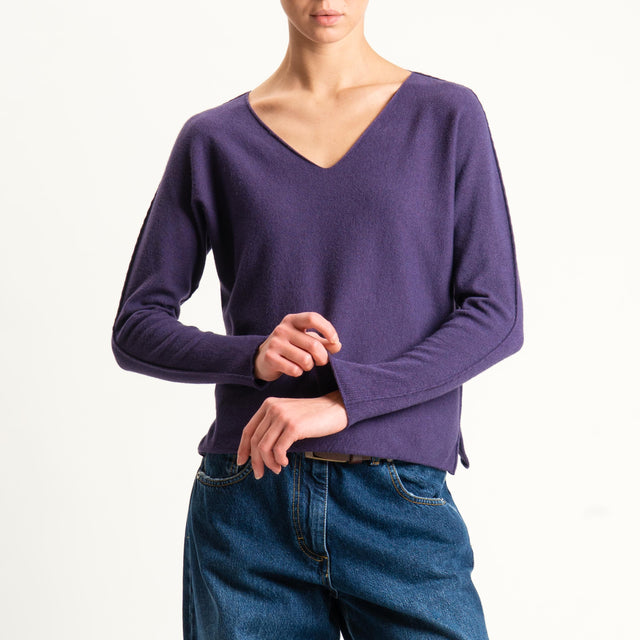 Zeroassoluto-Maglia scollo v con spacchi - uva