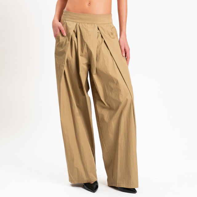 Zeroassoluto-Pantalone piega davanti elastico dietro- cammello