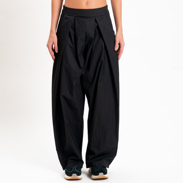 Zeroassoluto-Pantalone piega davanti elastico dietro - nero