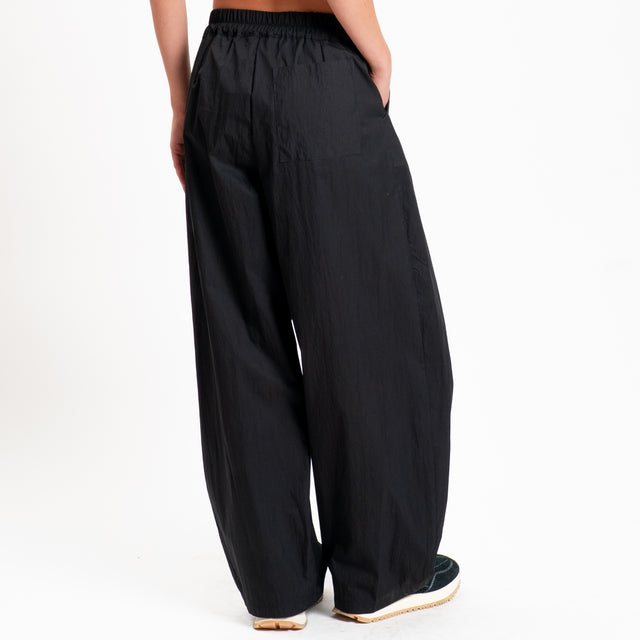 Zeroassoluto-Pantalone piega davanti elastico dietro - nero