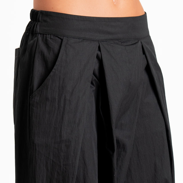 Zeroassoluto-Pantalone piega davanti elastico dietro - nero