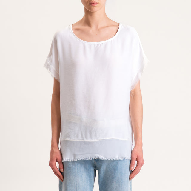 Zeroassoluto-Blusa in viscosa bordi sfrangiati bottoni dietro - panna