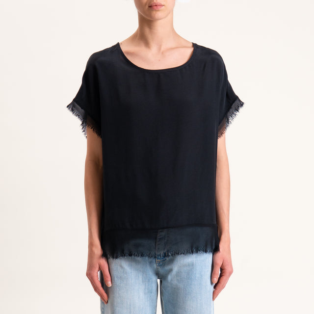 Zeroassoluto-Blusa in viscosa bordi sfrangiati bottoni dietro - nero