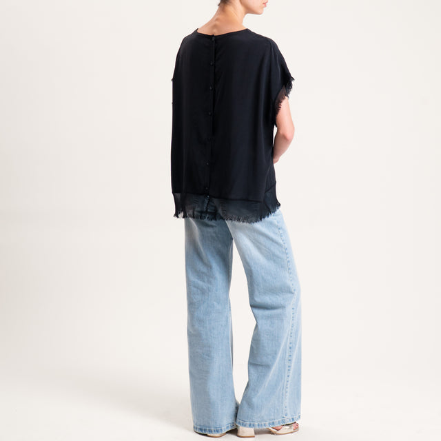 Zeroassoluto-Blusa in viscosa bordi sfrangiati bottoni dietro - nero