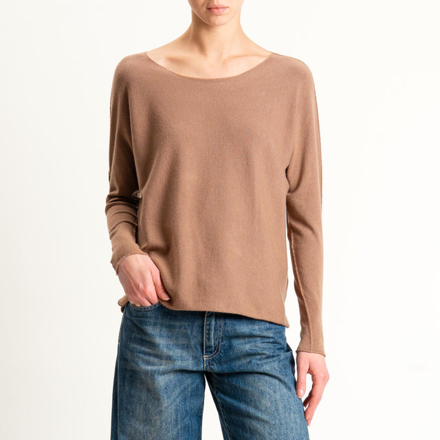 Zeroassoluto-Maglia girocollo spacchi laterali - camel