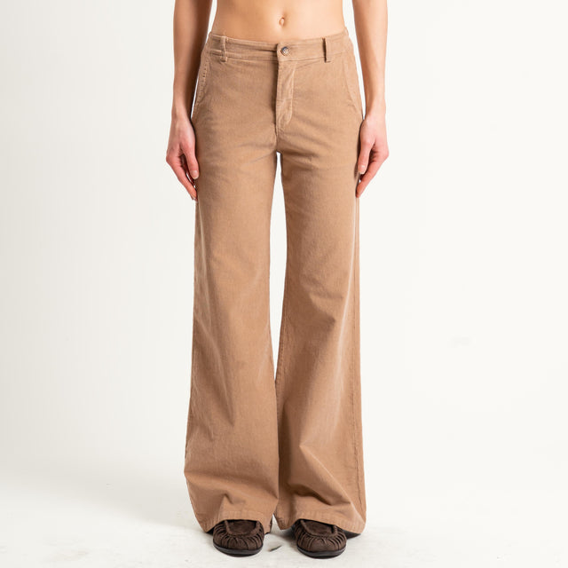 Zeroassoluto-Pantalone LILLY velluto millerighe - camel