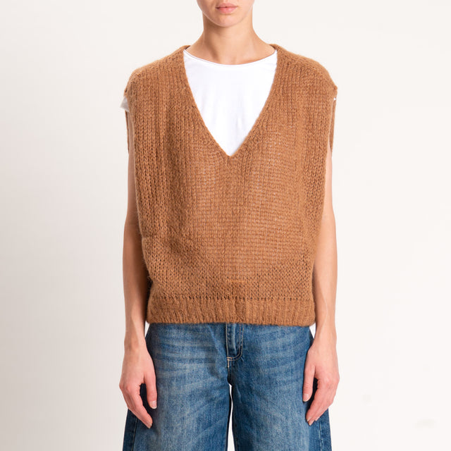 Zeroassoluto-Maglia mohair scollo a v smanicata - camel
