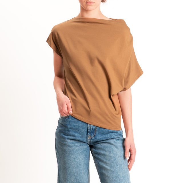 Zeroassoluto-T-shirt asimmetrica jersey elasticizzato - cuoio
